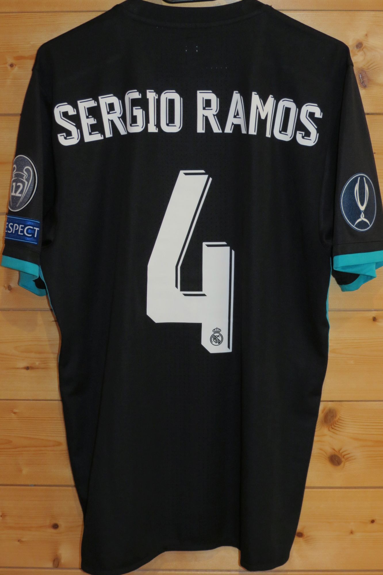 trikot-1591-real-ramos-r1E5B881E-192E-0D76-938D-82A6D877B079.jpg