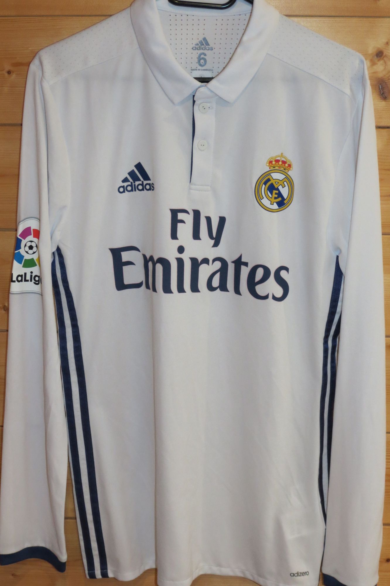 trikot-1592-real-kroos-fC8730E53-7A44-BBD8-890D-1222E1969DE1.jpg