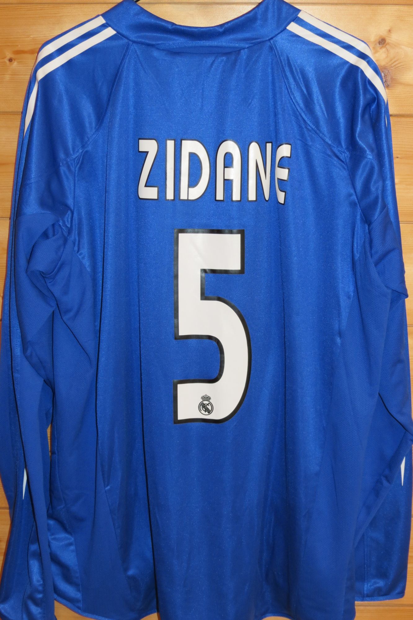 trikot-1593-real-zidane-r2CD3AF7E-0D3C-B583-4A27-807EF7E98147.jpg