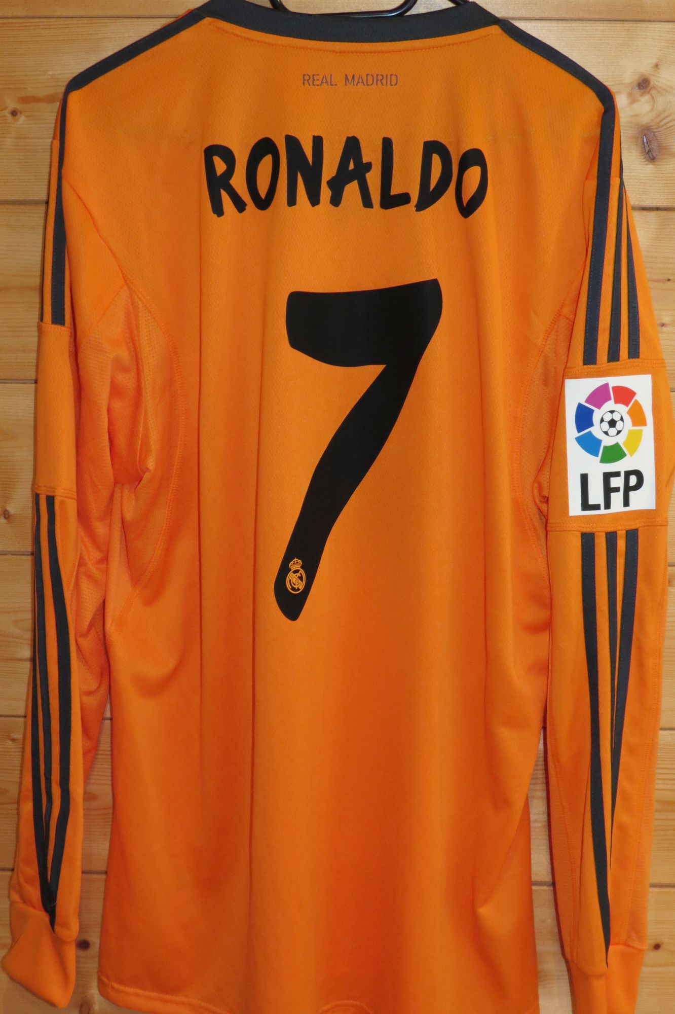 trikot-1595-real-ronaldo-rC6954190-DCB9-E307-44F5-4A52B2F638AC.jpg