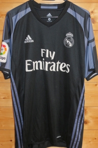 trikot-1590-real-benzema-f04D1D6A0-140A-18D1-27EE-D292530F89EE.jpg