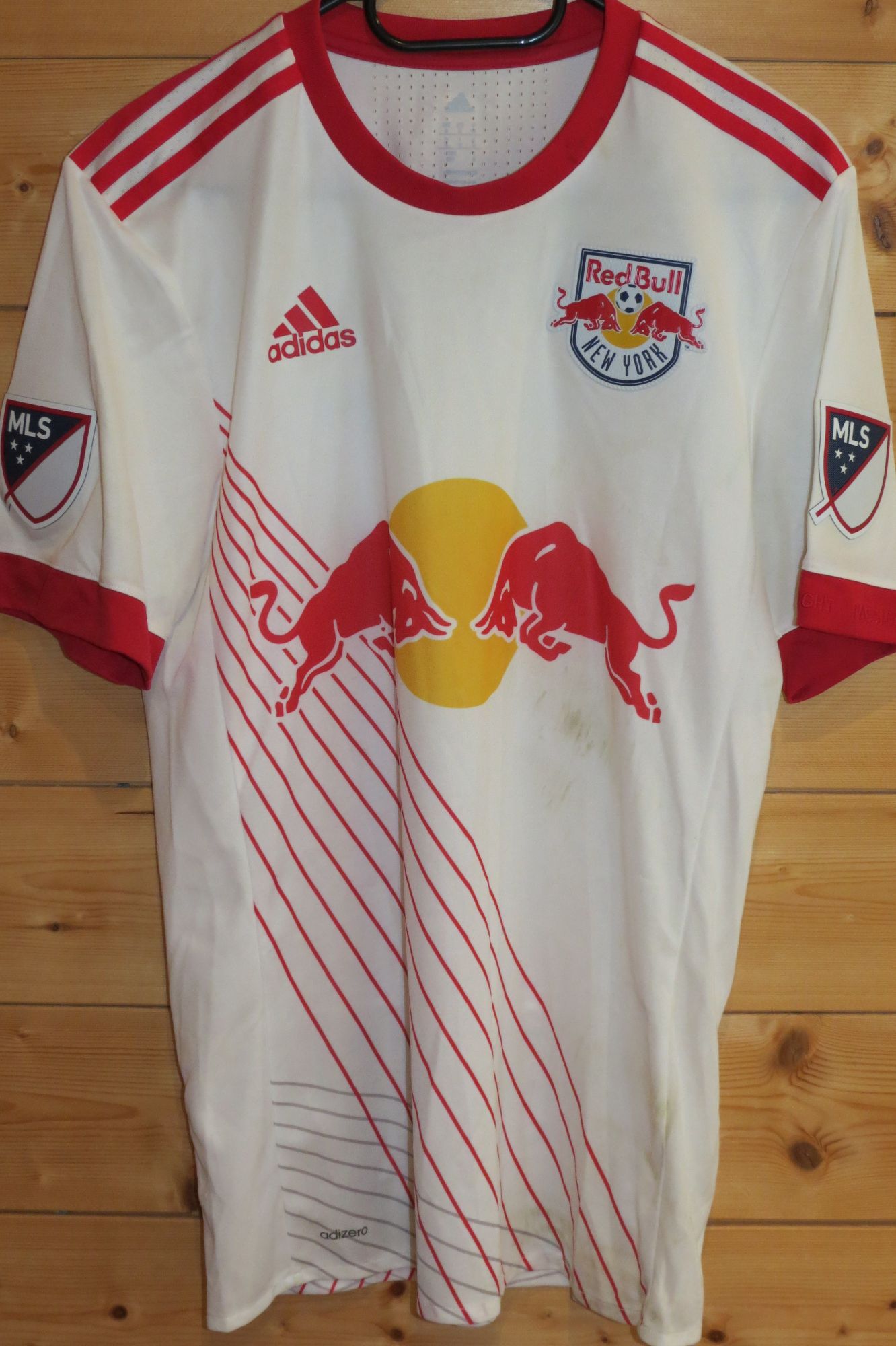 trikot-1598-redbull-royer-fE1724517-F6C0-499A-A6DB-67B4F33ACF18.jpg