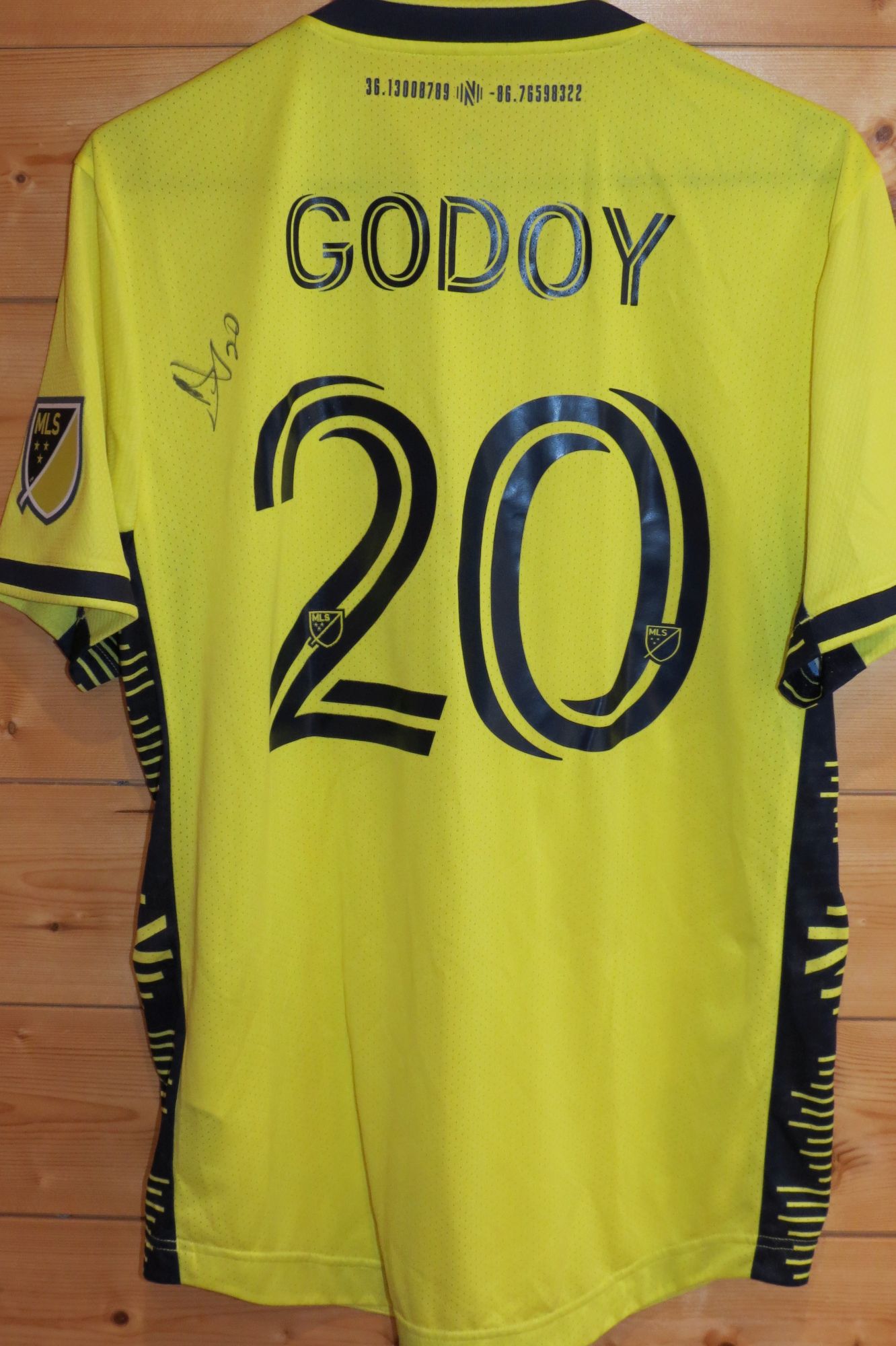 trikot-1579-nashville-godoy-r0DF1EF1D-A95D-5401-7C9C-F590AF9C8DF8.jpg